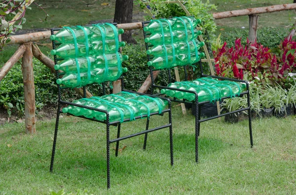 Chaise recyclée en bouteille en plastique — Photo