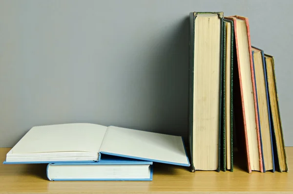 Book stack on table — Stock Photo, Image