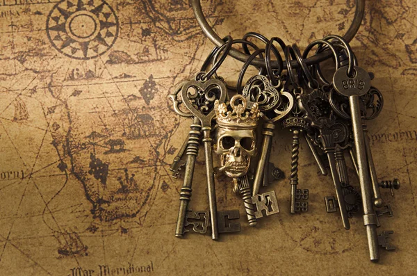 Treasure key on old map — Stock Photo, Image