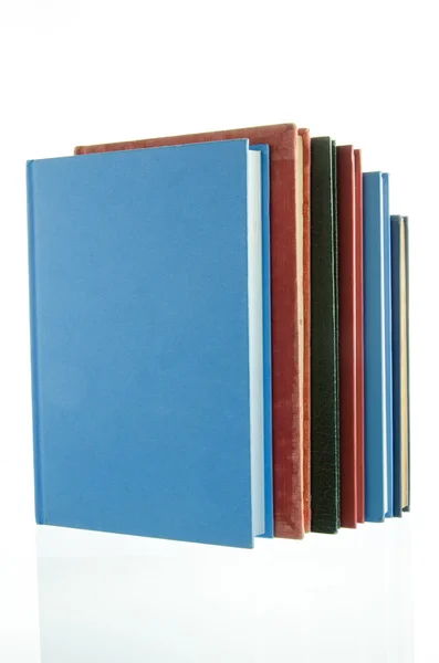 Boken stack isolerad på vit bakgrund — Stockfoto