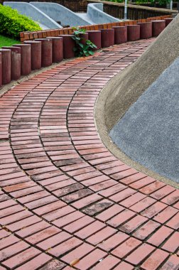 yolu kırmızı tuğla duvar