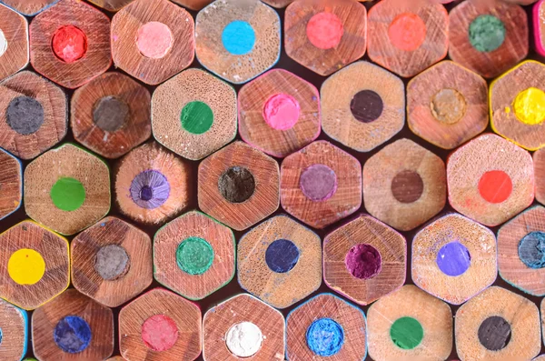 Цветные карандаши в качестве фона — стоковое фото