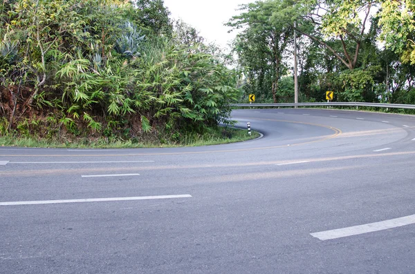 Curva da estrada — Fotografia de Stock