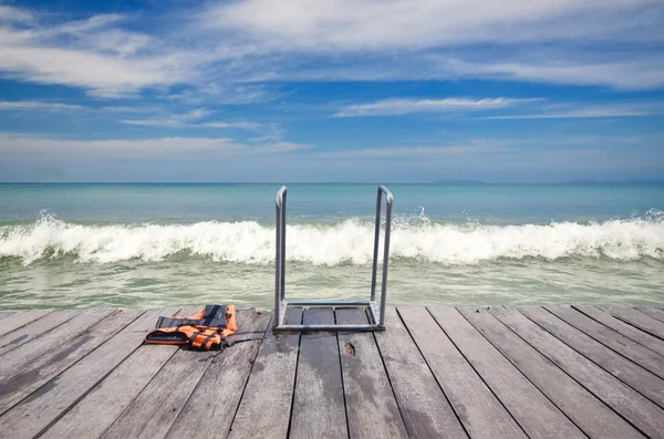 Piscina Escalera al mar — Foto de Stock