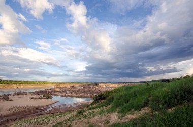 Bulutlu mavi gökyüzü
