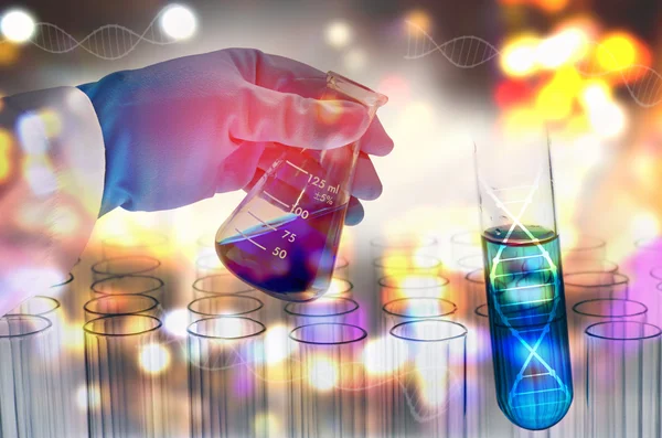 Dubbele blootstelling van wetenschapper hand hebt laboratorium test tube — Stockfoto