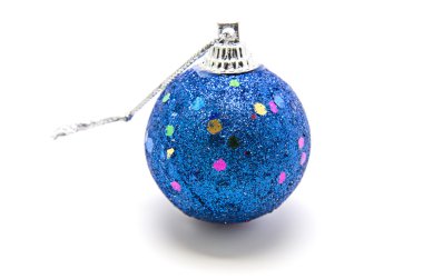 Beyaz arkaplanda mavi noel balosu