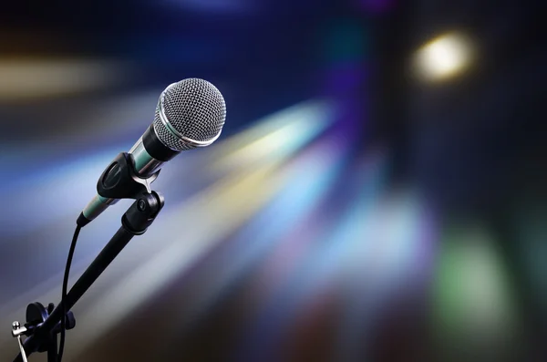 Microphone on stage with moving light background — Stock Photo, Image