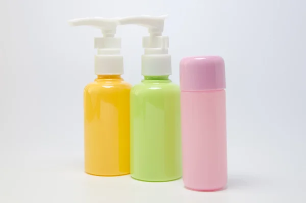 Пластикова пляшка контейнерних косметичних продуктів — стокове фото