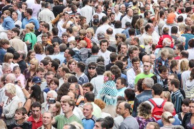 büyük insan kalabalığı