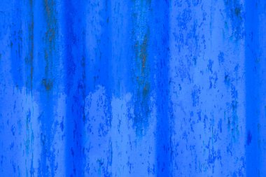 Mavi kabuklu metal duvar dokusu, yakın plan, eski paslı demir bir çarşaf, boyanmış desenli, parlak kirli, yıpranmış yüzey, soyut grunge ve kirli malzeme, kaba doku arka plan