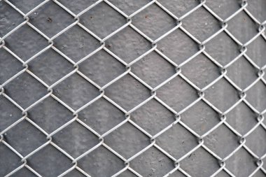 metal grid pattern and texture background, abstract industrial metallic surface, shiny aluminum mesh on grey textured iron pole, steel wire security fence, isolated outdoors, grunge backdrop