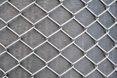 metal grid pattern and texture background, abstract industrial metallic surface, shiny aluminum mesh on grey textured iron pole, steel wire security fence, isolated outdoors, grunge backdrop