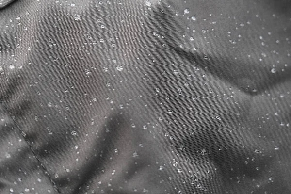 Mokrý Plášť Hladké Těsné Šedé Nepromokavé Textilie Venkovní Dešťové Kapky — Stock fotografie