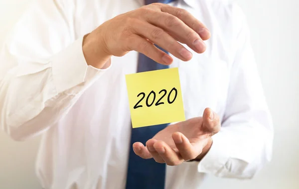 Business Year 2020 Recap Overview Concept Yellow Note Male Hands — Stock Photo, Image