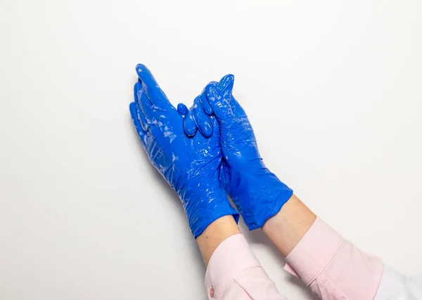 Doctor Handen Handschoenen Met Stethoscoop Medisch Onderzoek Concept Witte Achtergrond — Stockfoto