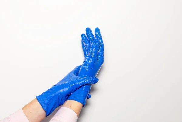 Doctor Handen Handschoenen Met Stethoscoop Medisch Onderzoek Concept Witte Achtergrond — Stockfoto