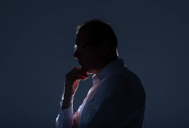 Düşünen bir iş adamı profili..