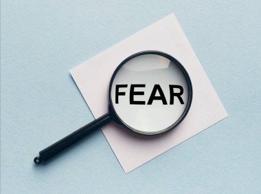 Kelime korkusu büyüteç ya da mercekle araştırılıyor.