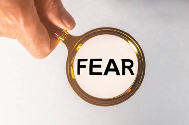 Kelime korkusu büyüteç ya da mercekle araştırılıyor.