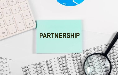 Parnership kelimesi, yazıt. İşbirliği ve takım çalışması kavramı.