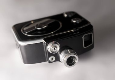 Eski objektifli antika fotoğraf makinesi.