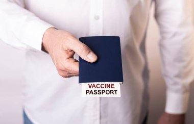 Erkek el aşı için aşı pasaportu veriyor..
