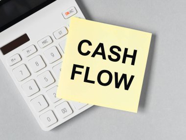 Nakit akışı bildirimi ofis masasında, nakit akışı.