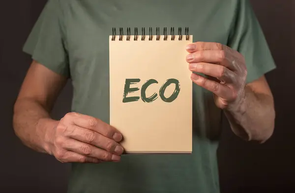 Eco文字在男性手中 自然和有机生命的概念 — 图库照片