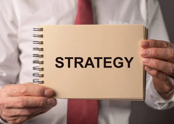 Słowo Strategii Napis Papierze Rękach Biznesmena — Zdjęcie stockowe