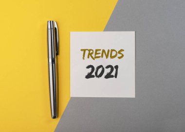 2021 yılının eğilimleri not edildi. Moda konsepti.
