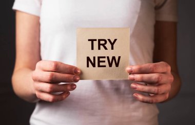 Yeni metin, kağıt üzerinde mesaj deneyin. Öğrenme ve iş dünyasındaki motivasyon.