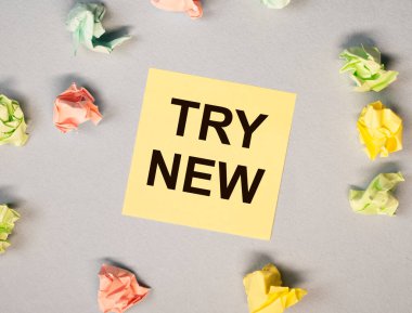 Yeni metin, kağıt üzerinde mesaj deneyin. Öğrenme ve iş dünyasındaki motivasyon.