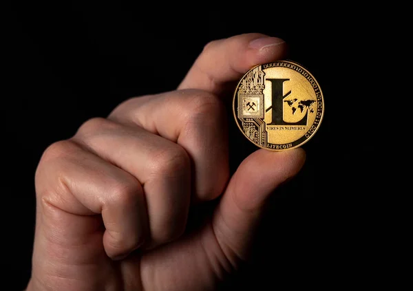 Litecoin Gyllene Mynt Manlig Hand Över Svart Bakgrund — Stockfoto