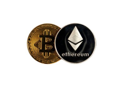 Parlak bitcoin BTC altın para beyaz arka planda izole, bit şifreli para kesilir
