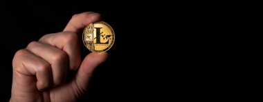 Litecoin altın sikkesi, siyah arka planda. Metin için alanı olan pankart
