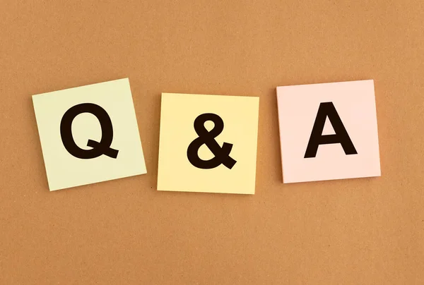 Kağıt üzerinde Qna yazıları. QA kısaltması. Q konsepti. Sorular ve cevaplar kısaltması