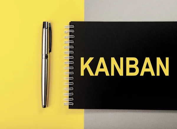 Kanban o método magro en concepto de gestión. Palabra en cuaderno negro —  Fotos de Stock