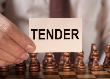 Kağıt üzerinde nazik bir söz, iş adamının elinde. Tedarik konsepti için iş teklifi.