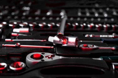 Metal araba tamir araçları araç kutusunda kapanır