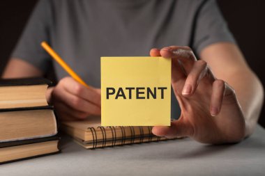 Patent sözü. Telif hakkı ve koruma hakları kavramının yazarı