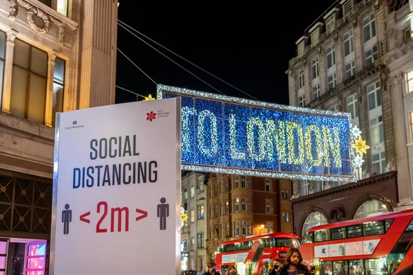 Londres Reino Unido Novembro 2020 Sinal Distanciamento Social Covid Com Imagens Royalty-Free