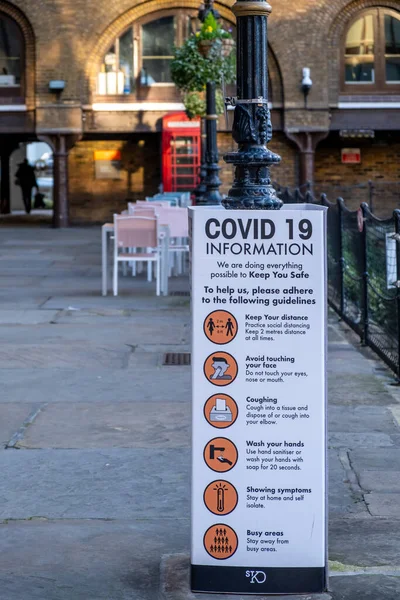 Λονδίνο Ηνωμένο Βασίλειο Νοεμβρίου 2020 Μια Πινακίδα Covid Πληροφορίες Που — Φωτογραφία Αρχείου