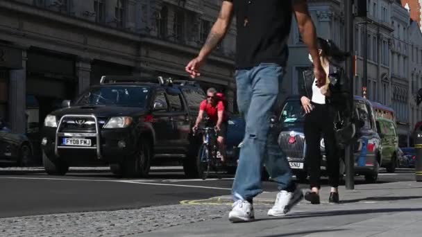 London Großbritannien Juli 2021 Der Verkehr Bewegt Sich Auf Einer — Stockvideo