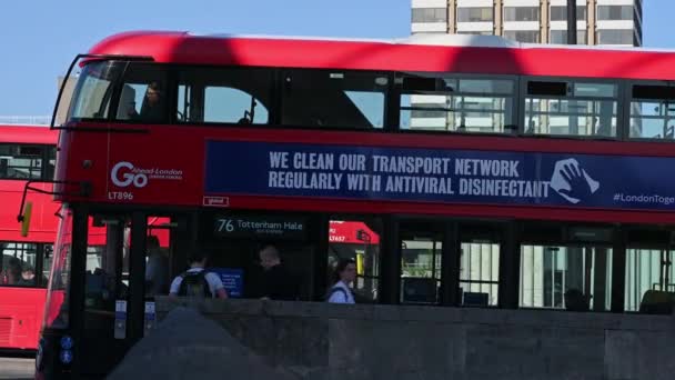 London July 2021 Two Red London Double Decker Buses Stop — Stock Video