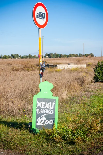 Tourist menu and road sign — Stock Photo, Image