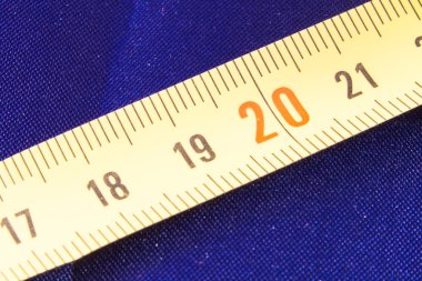 Yirmi kırmızı santimetre