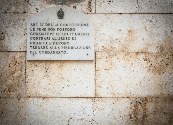 Article 27 de la Constitution italienne . — Photo