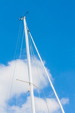 Yelken gerekir ve bulutlar