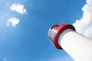 Deniz feneri fotovoltaik gökyüzü
